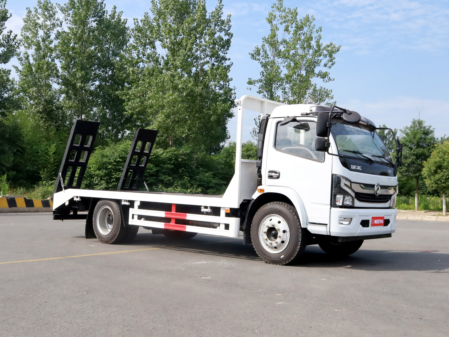 東風(fēng)凱普特K8單排平板運(yùn)輸車 東風(fēng)凱普特K8單排平板運(yùn)輸車