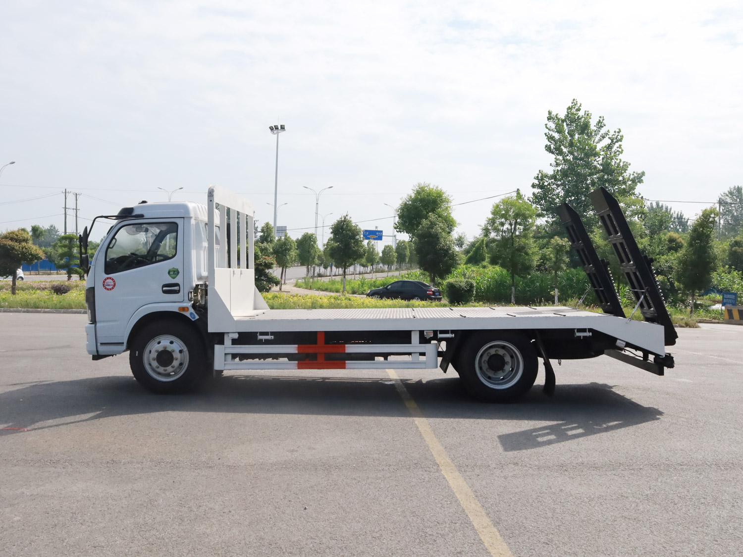 東風(fēng)凱普特K8單排平板運(yùn)輸車 東風(fēng)凱普特K8單排平板運(yùn)輸車