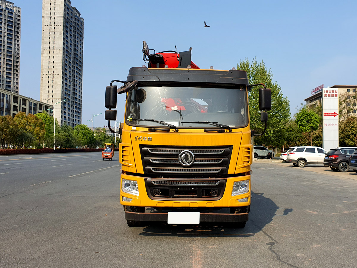 東風華神F5排半上裝長興8噸折臂式吊機 東風華神F5排半上裝長興8噸折臂式吊機