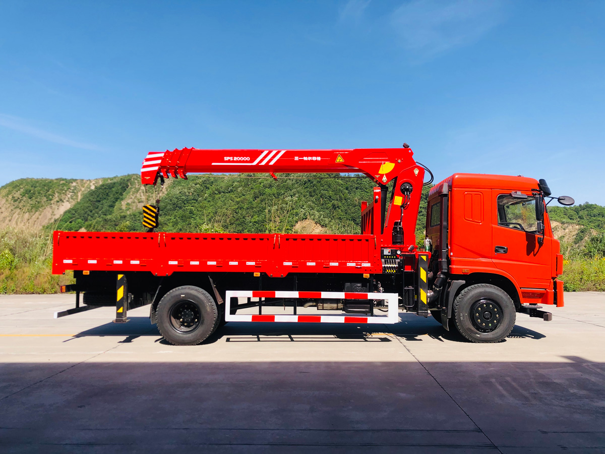 三環(huán)T280昊龍駕駛室單橋上裝三一8噸直臂式吊機(jī) 三環(huán)T280昊龍駕駛室單橋上裝三一8噸直臂式吊機(jī)