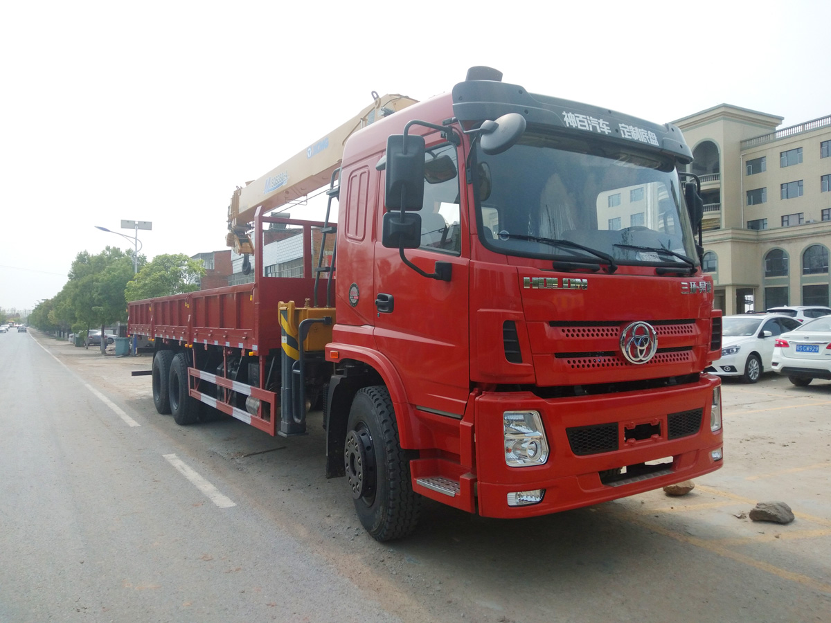 三環T280昊龍駕駛室后雙橋上裝徐工14噸直臂式吊機 三環T280昊龍駕駛室后雙橋上裝徐工14噸直臂式吊機