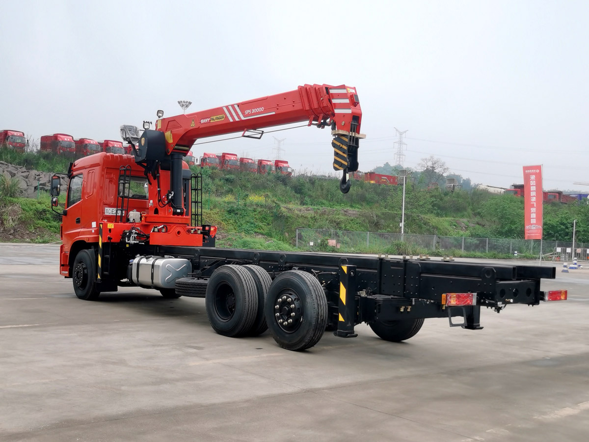 三環(huán)T280昊龍駕駛室氣囊橋上裝三一12噸直臂式吊機 三環(huán)T280昊龍駕駛室氣囊橋上裝三一12噸直臂式吊機