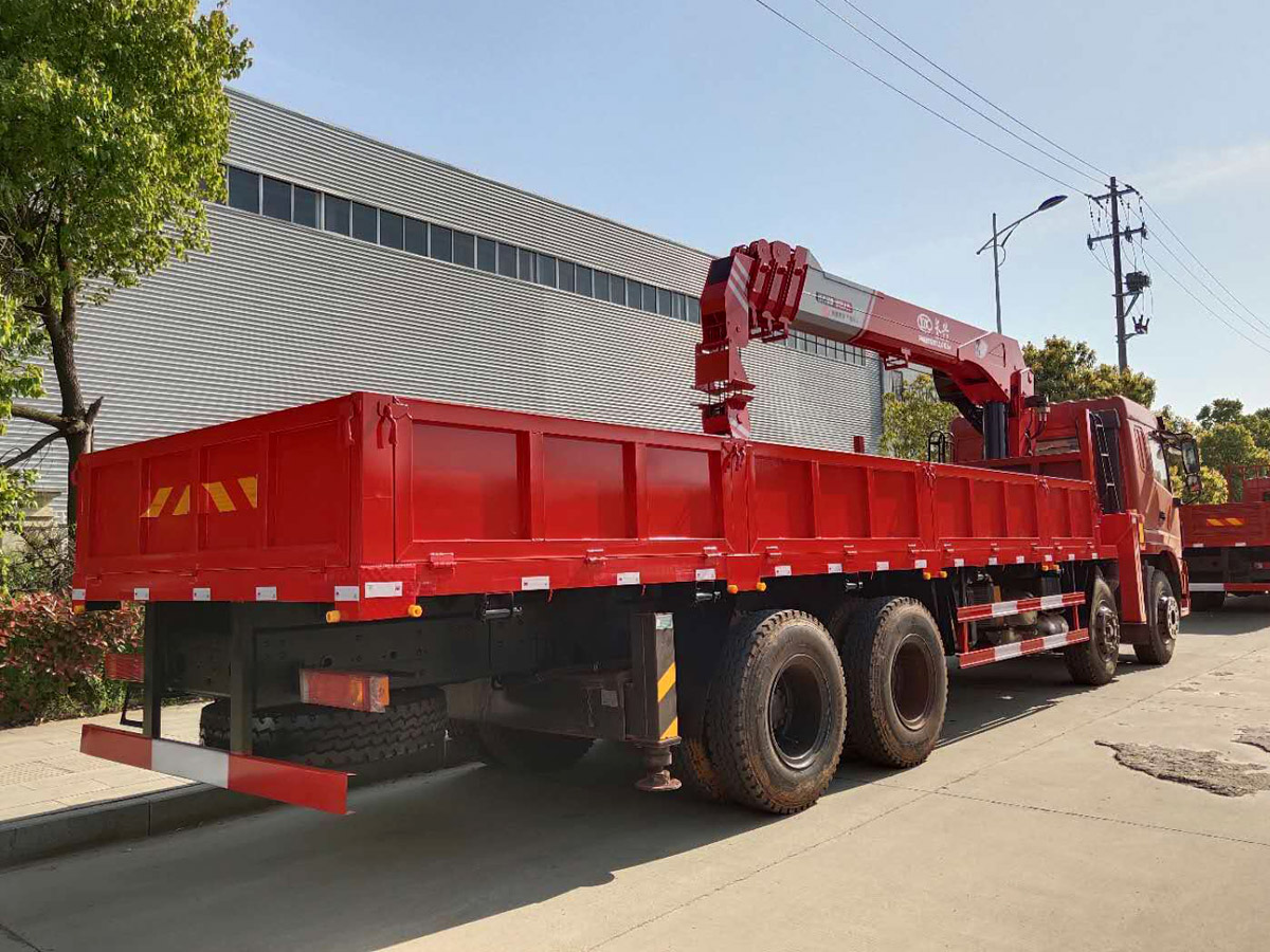 三環(huán)T280昊龍駕駛室前四后八上裝長(zhǎng)興12噸直臂式吊機(jī)