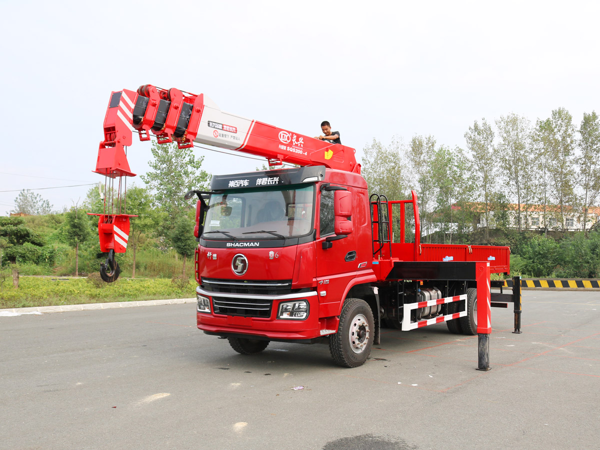 陜汽軒德翼6排半上裝長興8噸直臂式吊機 陜汽軒德翼6排半上裝長興8噸直臂式吊機