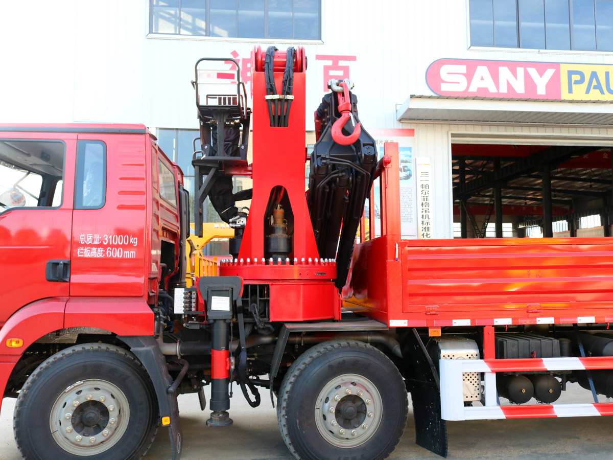 陜汽德龍新M3000前四后八上裝長興30噸折臂式吊機 陜汽德龍新M3000前四后八上裝長興30噸折臂式吊機