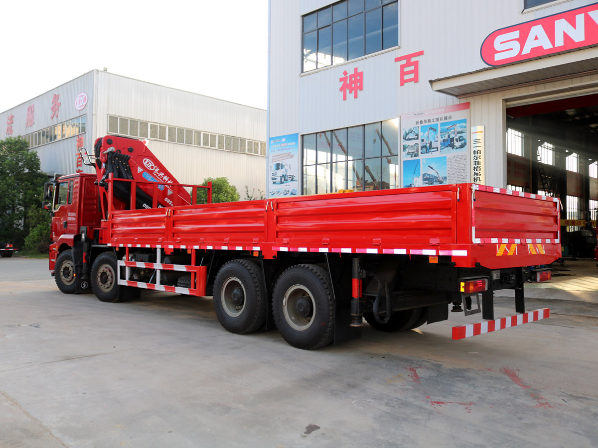 陜汽德龍新M3000前四后八上裝長興30噸折臂式吊機 陜汽德龍新M3000前四后八上裝長興30噸折臂式吊機