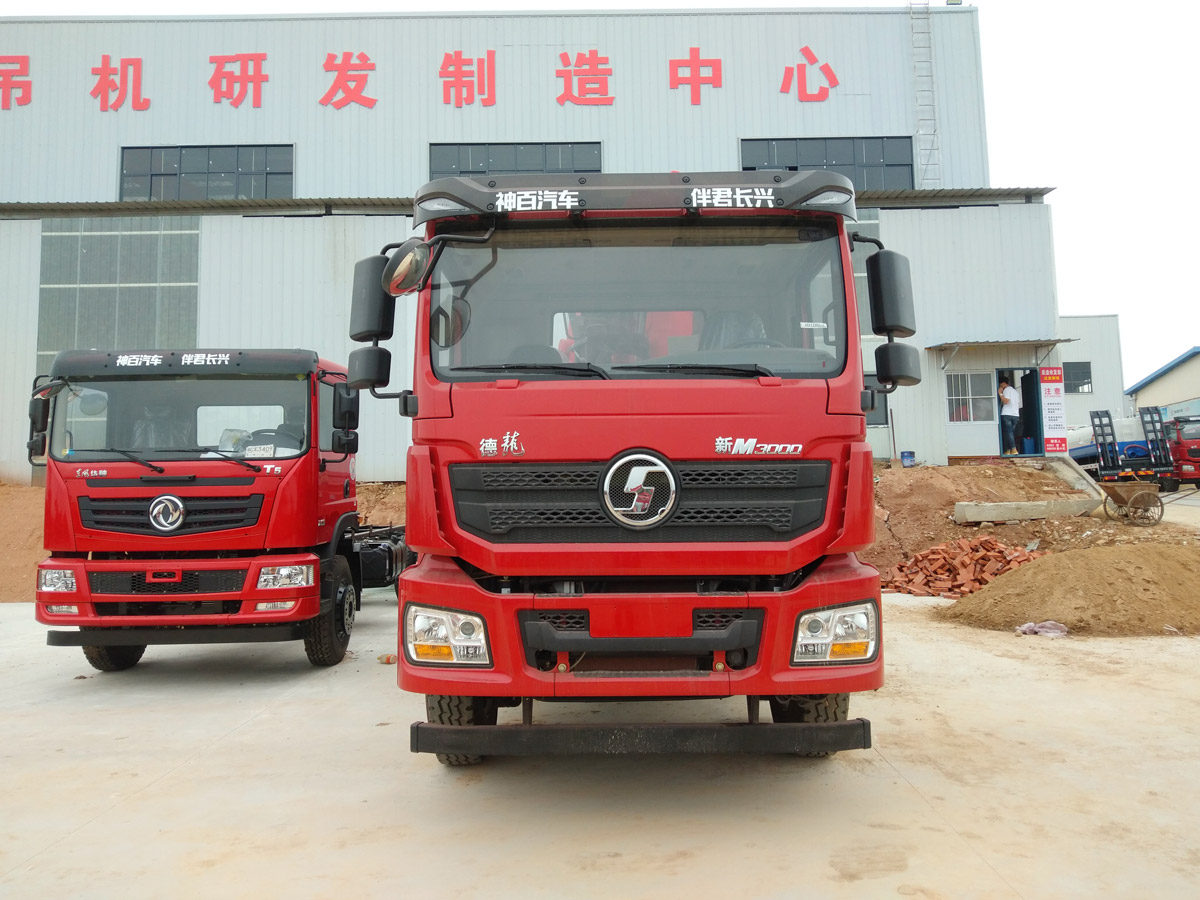 陜汽德龍新M3000牽引頭上裝長興40噸折臂式吊機(jī) 陜汽德龍新M3000牽引頭上裝長興40噸折臂式吊機(jī)