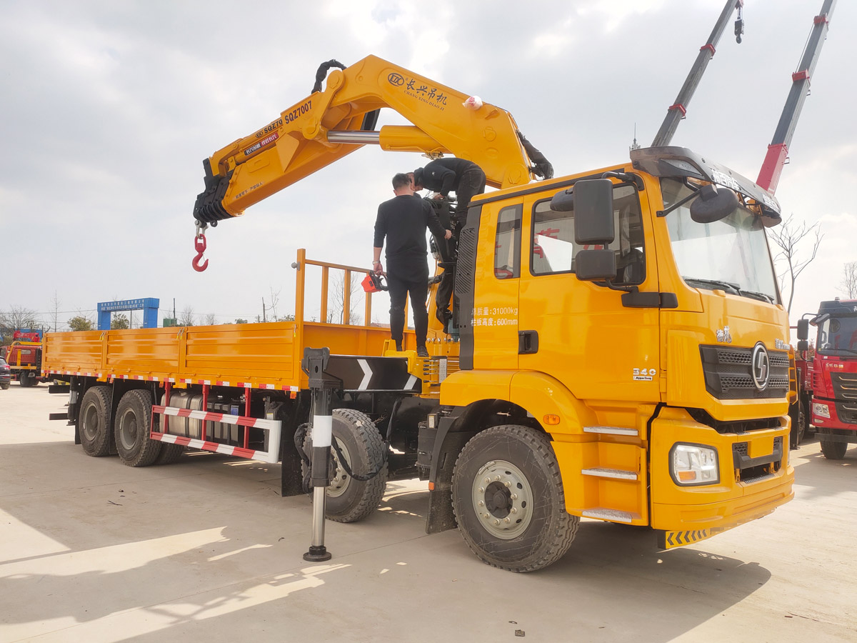 陜汽德龍新M3000駕駛室前四后八上裝長興35噸折臂式吊機 陜汽德龍新M3000駕駛室前四后八上裝長興35噸折臂式吊機