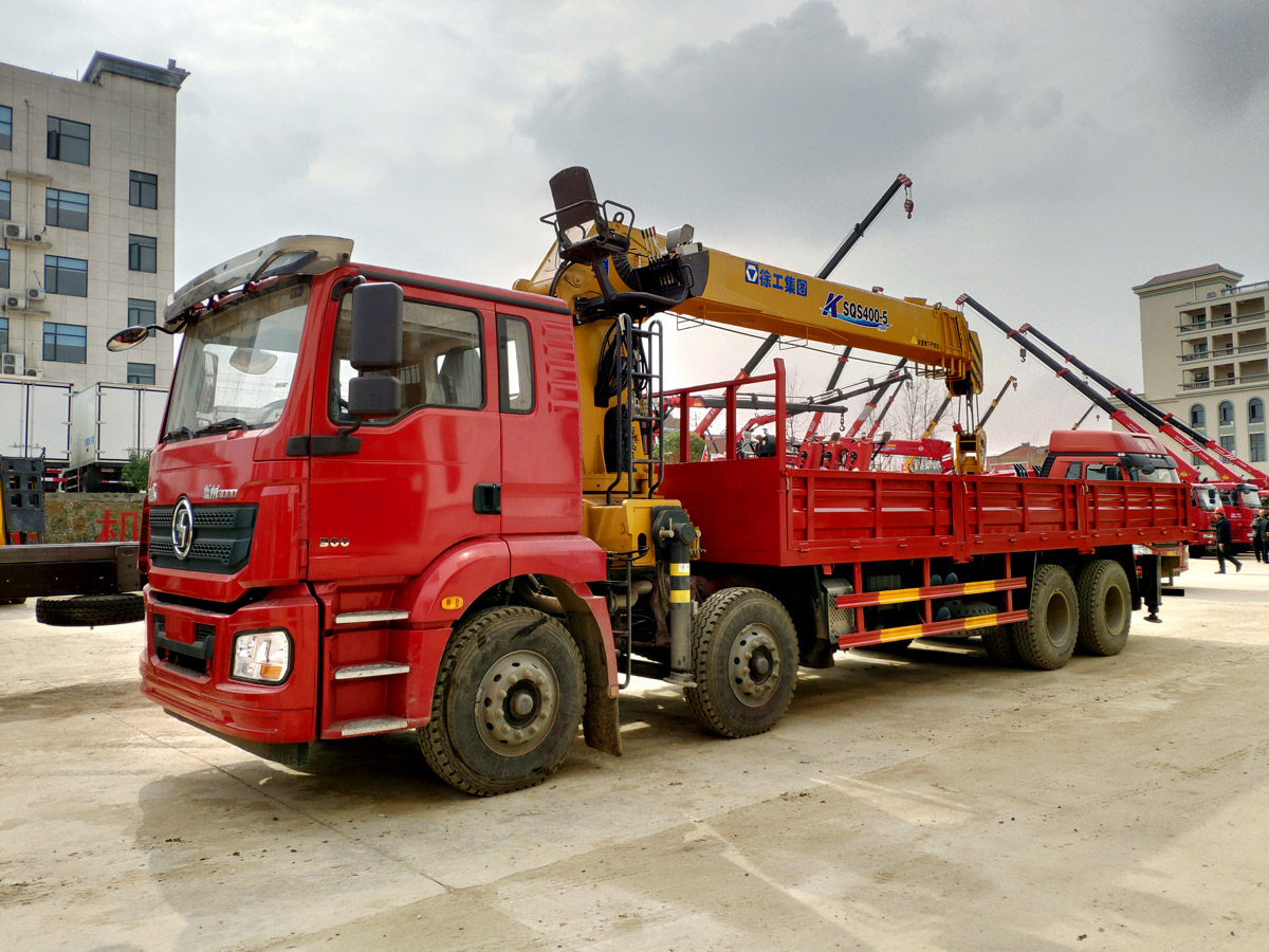 陜汽德龍新M3000駕駛室前四后八上裝徐工16噸直臂式吊機(jī)