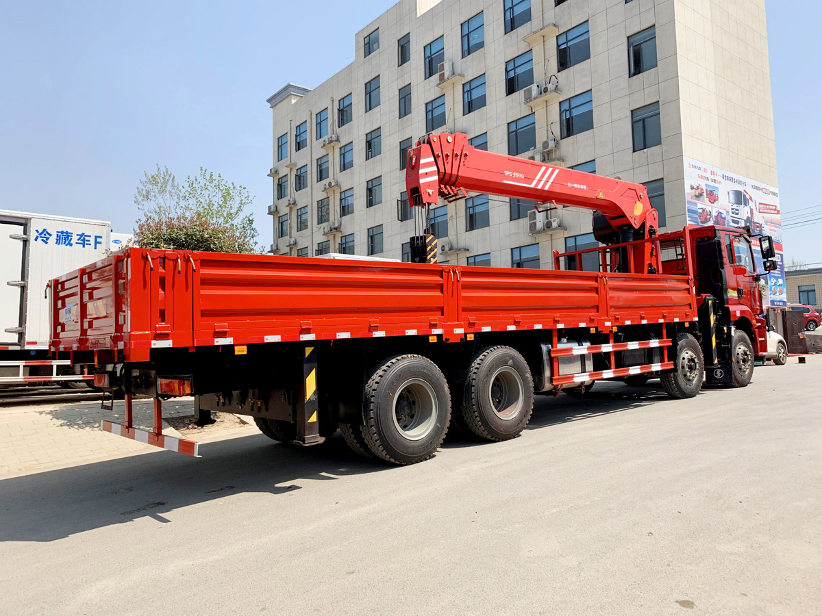 陜汽德龍新M3000駕駛室前四后八上裝三一14噸直臂式吊機 陜汽德龍新M3000駕駛室前四后八上裝三一14噸直臂式吊機