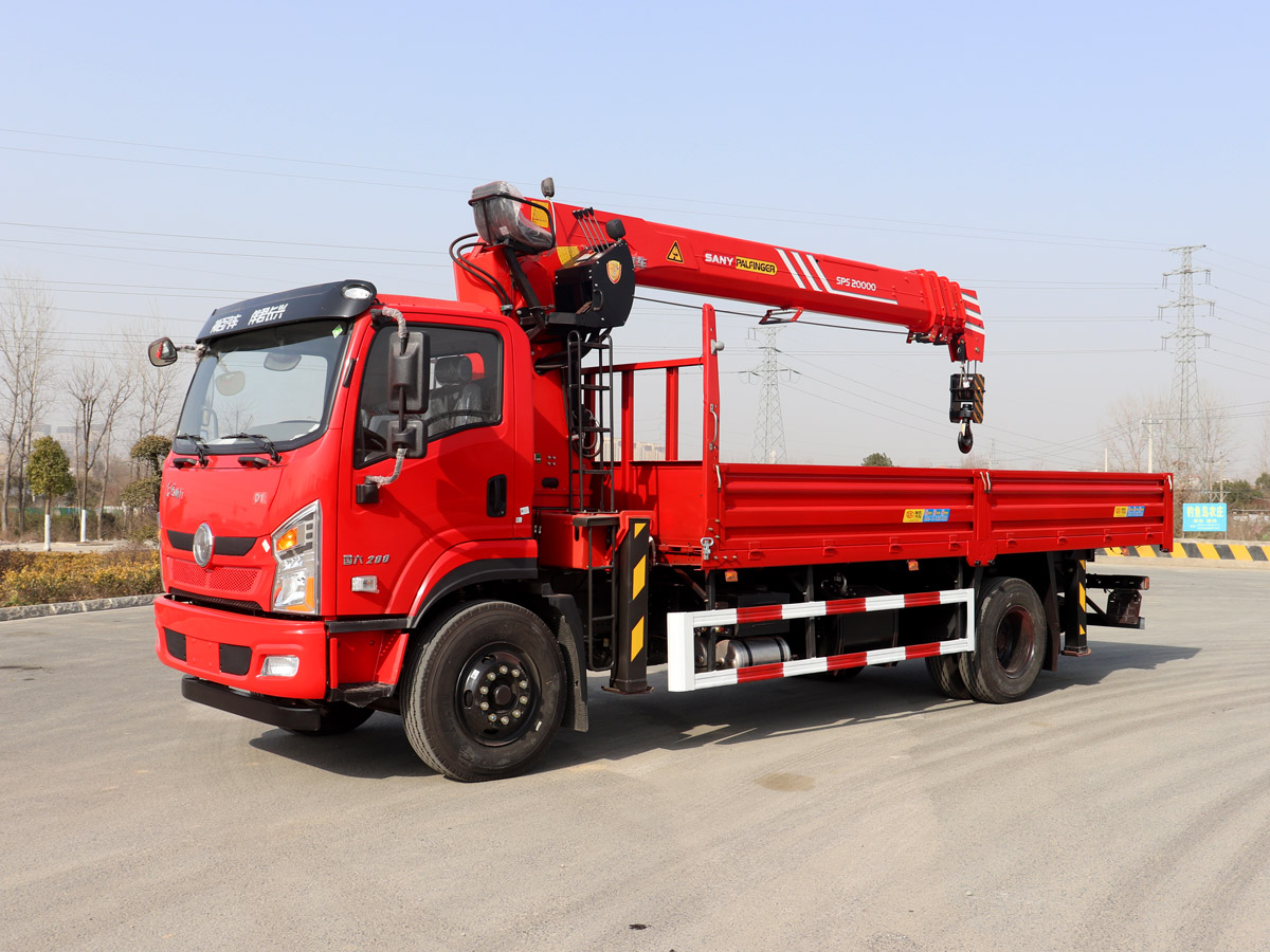 東風暢行D1單排上裝三一8噸直臂式吊機 東風暢行D1單排上裝三一8噸直臂式吊機