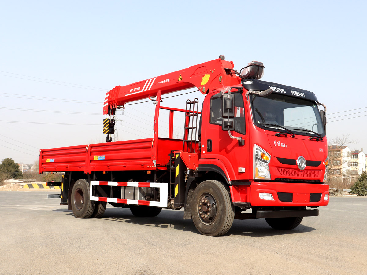 東風暢行D1單排上裝三一8噸直臂式吊機 東風暢行D1單排上裝三一8噸直臂式吊機