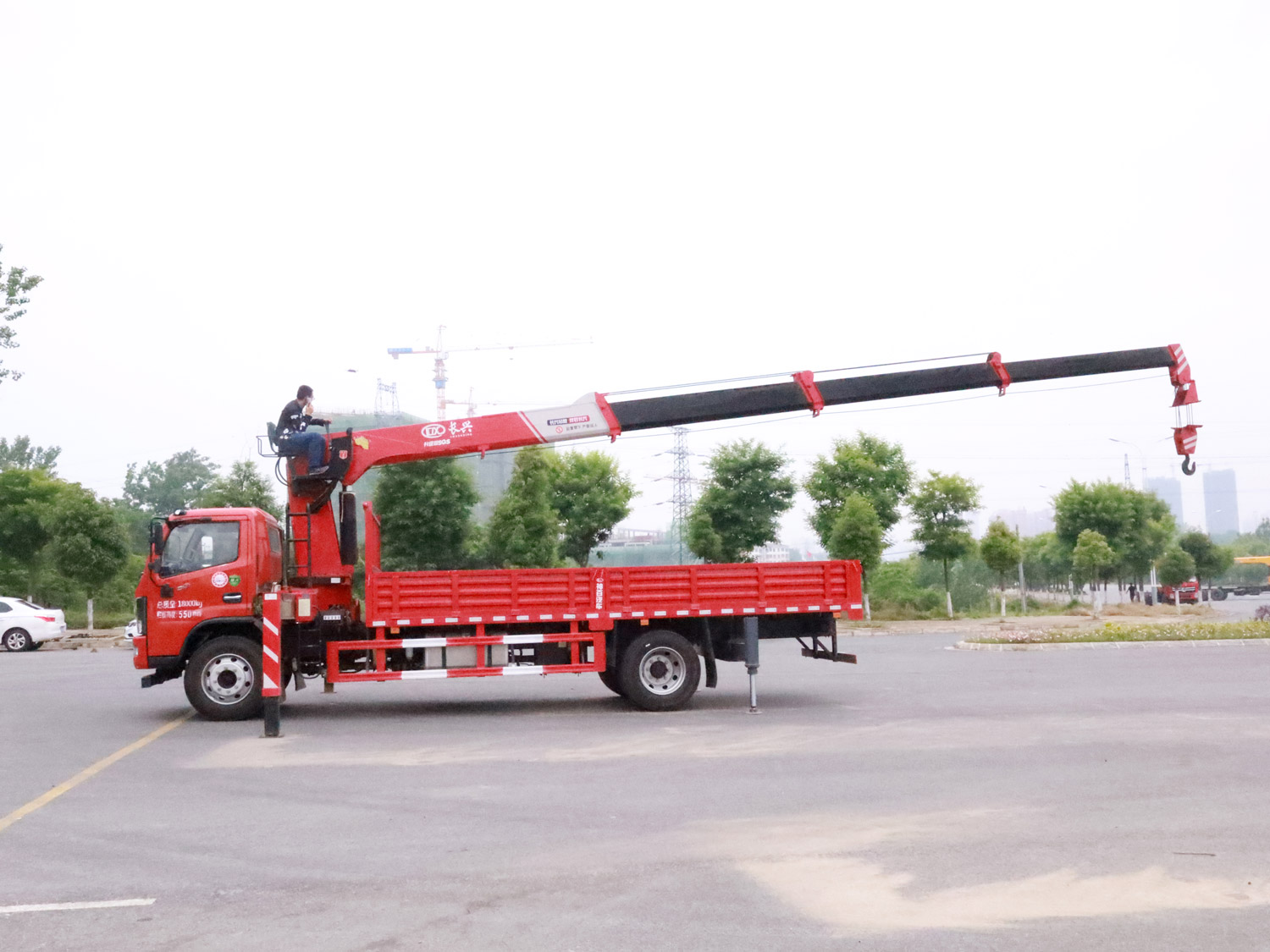 東風多利卡D8單排上裝長興8噸直臂式吊機 東風多利卡D8單排上裝長興8噸直臂式吊機