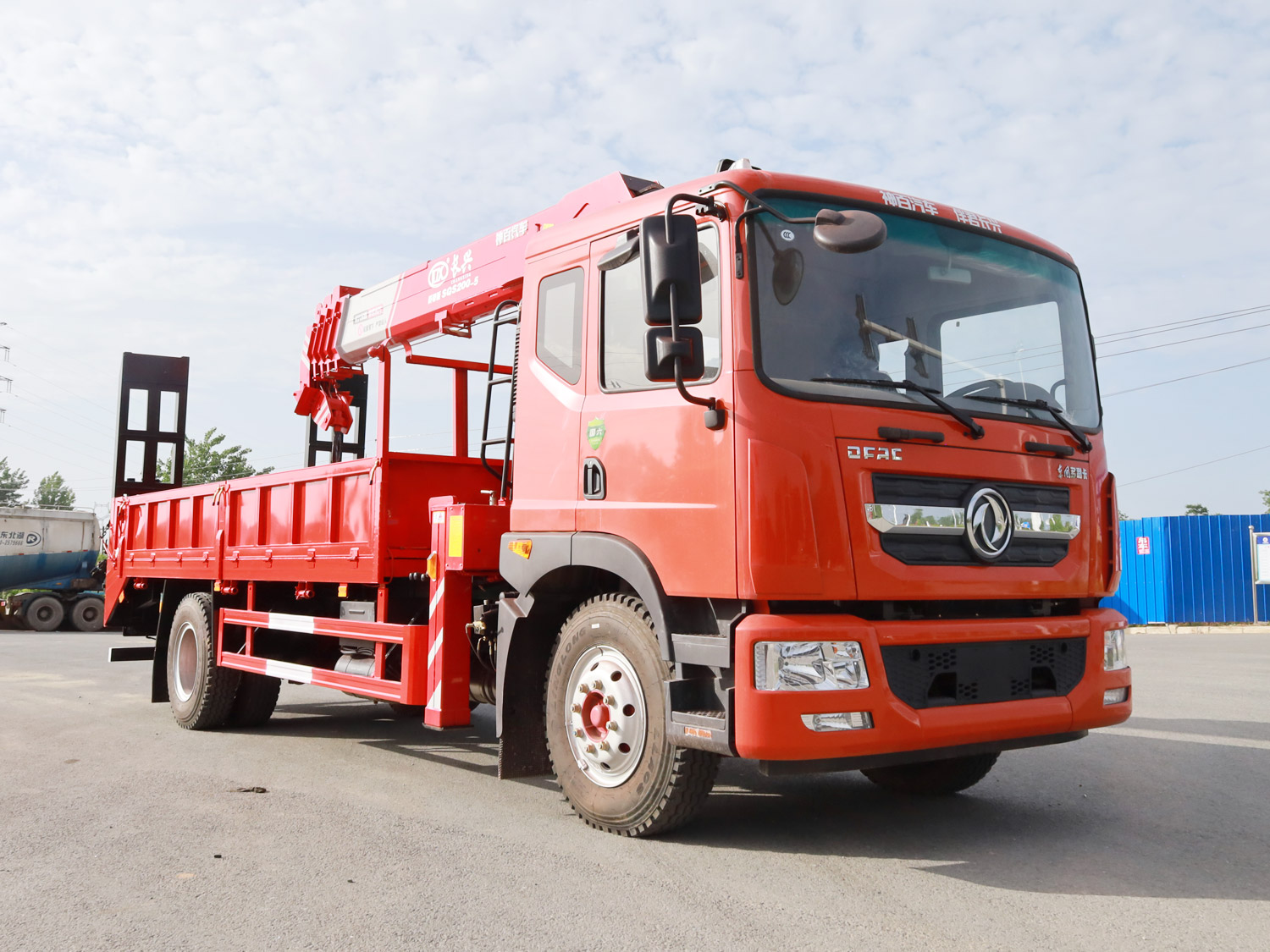 東風多利卡D9排半上裝長興8噸直臂式吊機(帶爬梯) 東風多利卡D9排半上裝長興8噸直臂式吊機(帶爬梯)