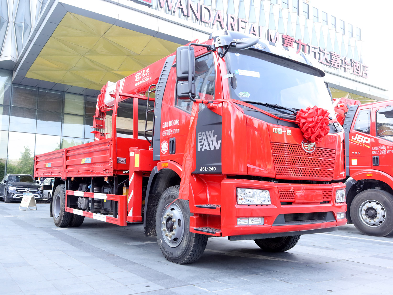 解放J6L單排駕駛室單橋上裝長(zhǎng)興8噸直臂式吊機(jī) 解放J6L單排駕駛室單橋上裝長(zhǎng)興8噸直臂式吊機(jī)