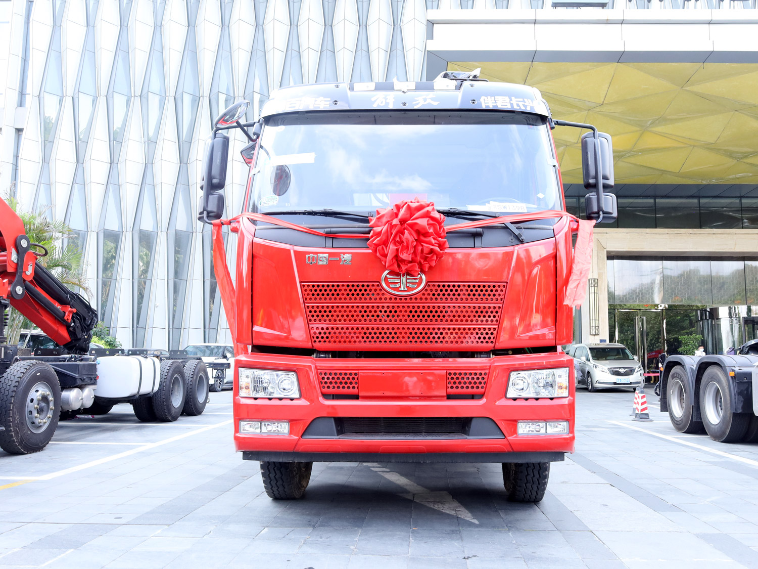 解放J6L單排駕駛室單橋上裝長(zhǎng)興8噸直臂式吊機(jī) 解放J6L單排駕駛室單橋上裝長(zhǎng)興8噸直臂式吊機(jī)