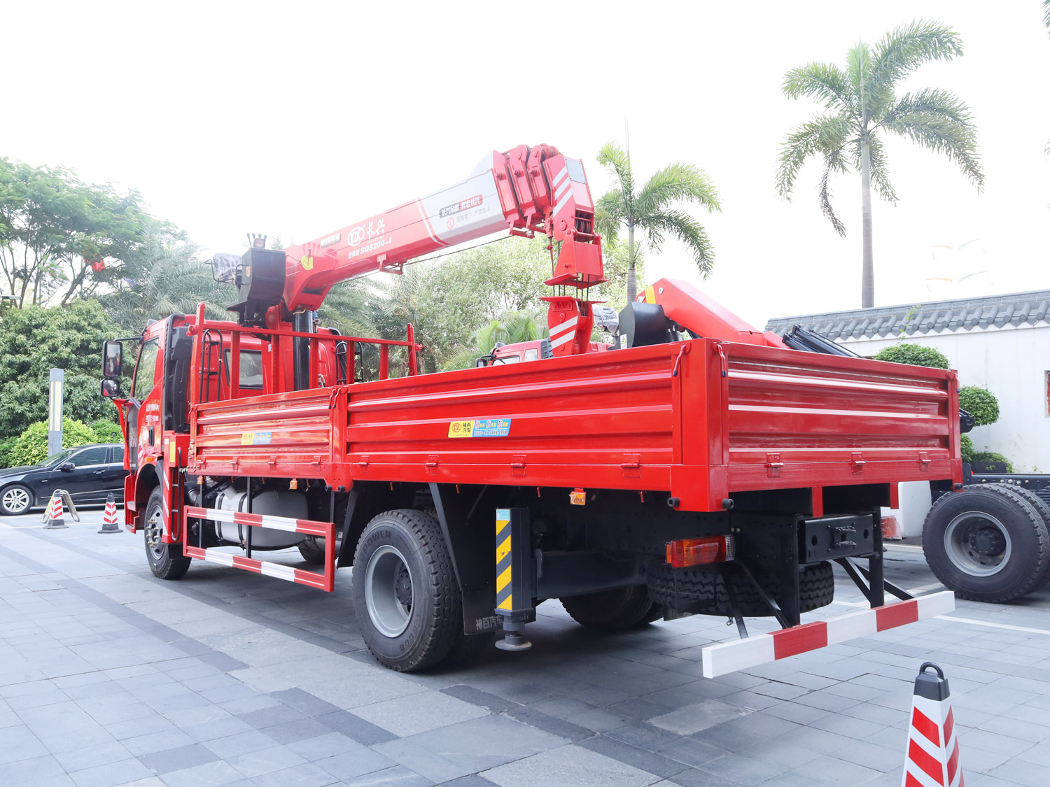 解放J6L單排駕駛室單橋上裝長(zhǎng)興8噸直臂式吊機(jī) 解放J6L單排駕駛室單橋上裝長(zhǎng)興8噸直臂式吊機(jī)