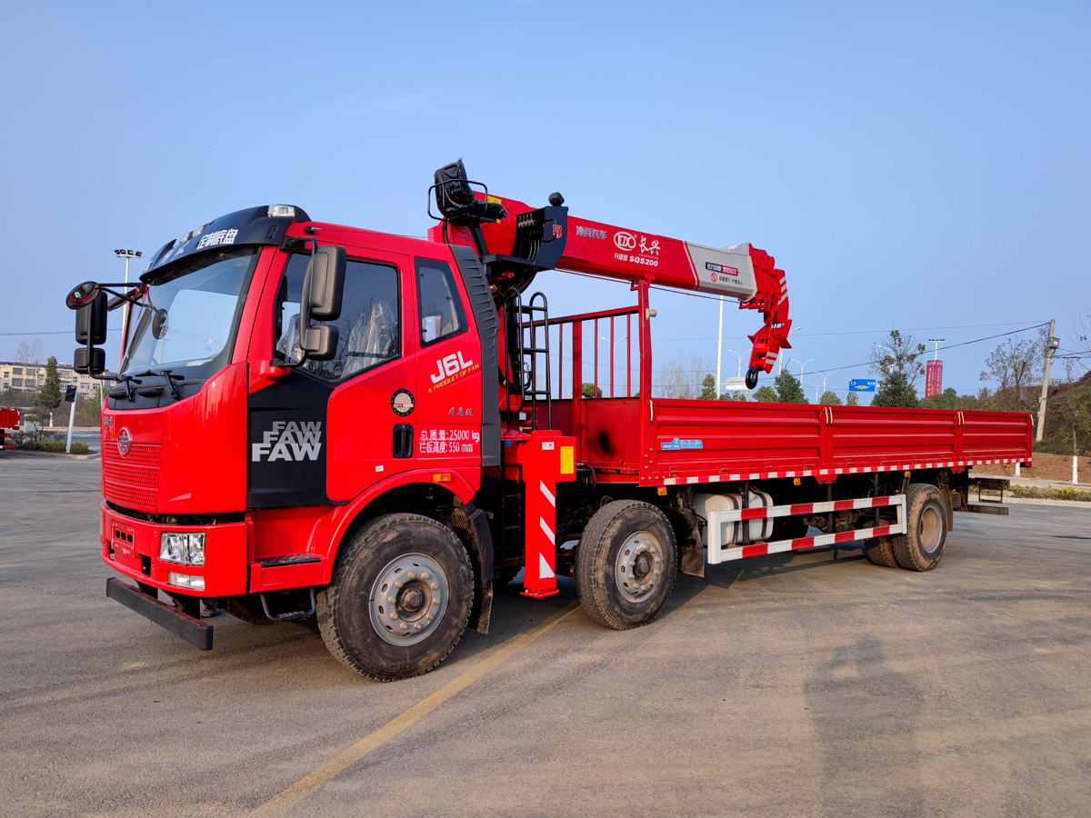 解放J6L小三軸駕駛室上裝長興8噸直臂式吊機 解放J6L小三軸駕駛室上裝長興8噸直臂式吊機