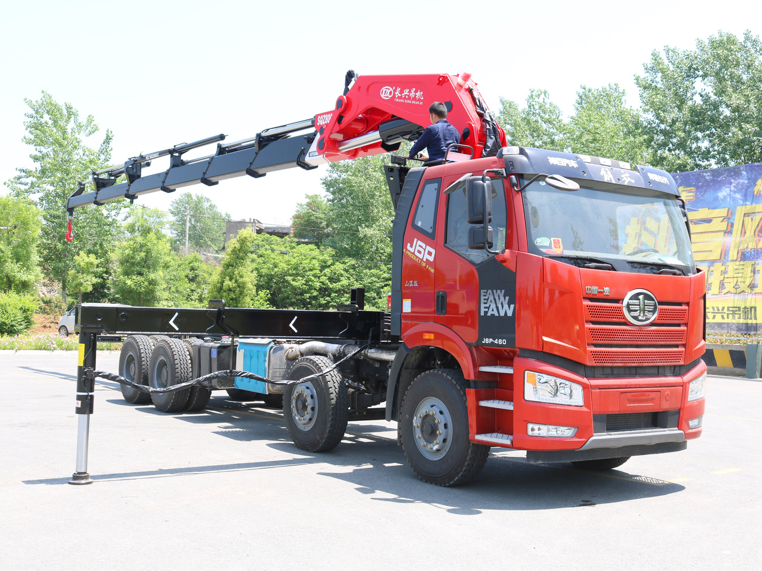 解放J6P前四后八上裝長(zhǎng)興40噸折臂式吊機(jī) 解放J6P前四后八上裝長(zhǎng)興40噸折臂式吊機(jī)