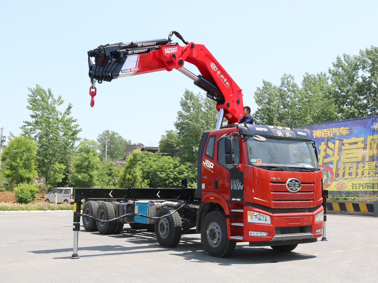 解放J6P前四后八上裝長(zhǎng)興40噸折臂式吊機(jī) 解放J6P前四后八上裝長(zhǎng)興40噸折臂式吊機(jī)