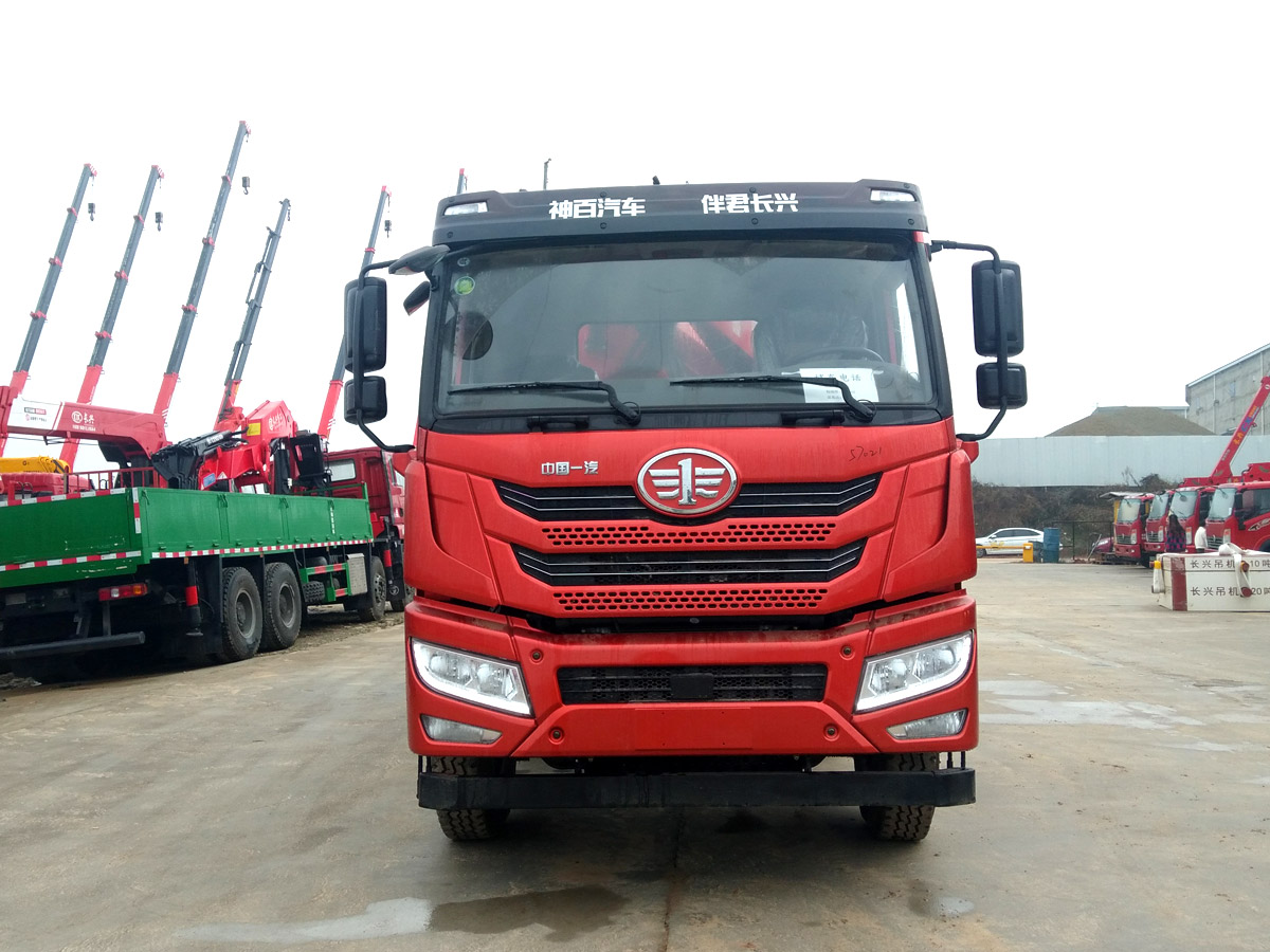 解放悍V駕駛室前四后八上裝三一25噸折臂式吊機 解放悍V駕駛室前四后八上裝三一25噸折臂式吊機