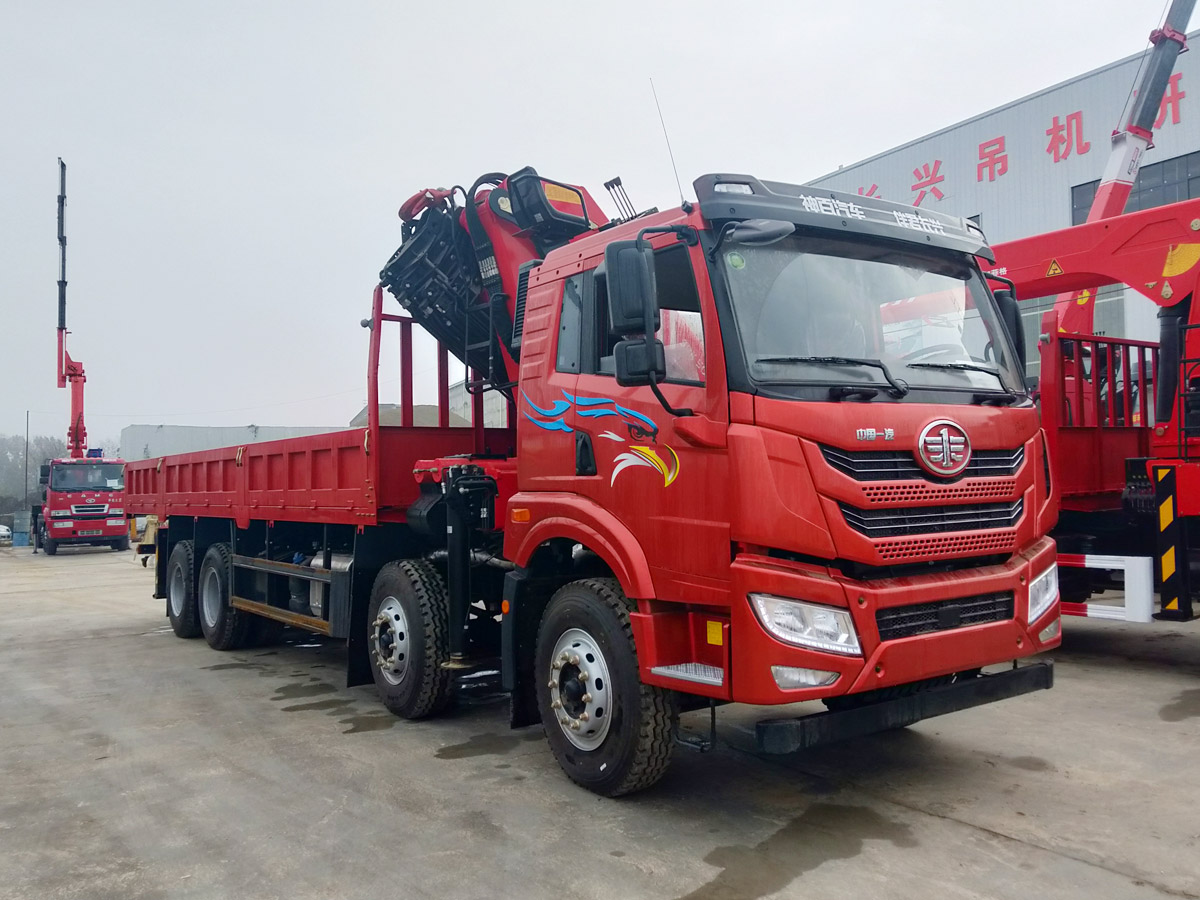 解放悍V駕駛室前四后八上裝三一25噸折臂式吊機 解放悍V駕駛室前四后八上裝三一25噸折臂式吊機