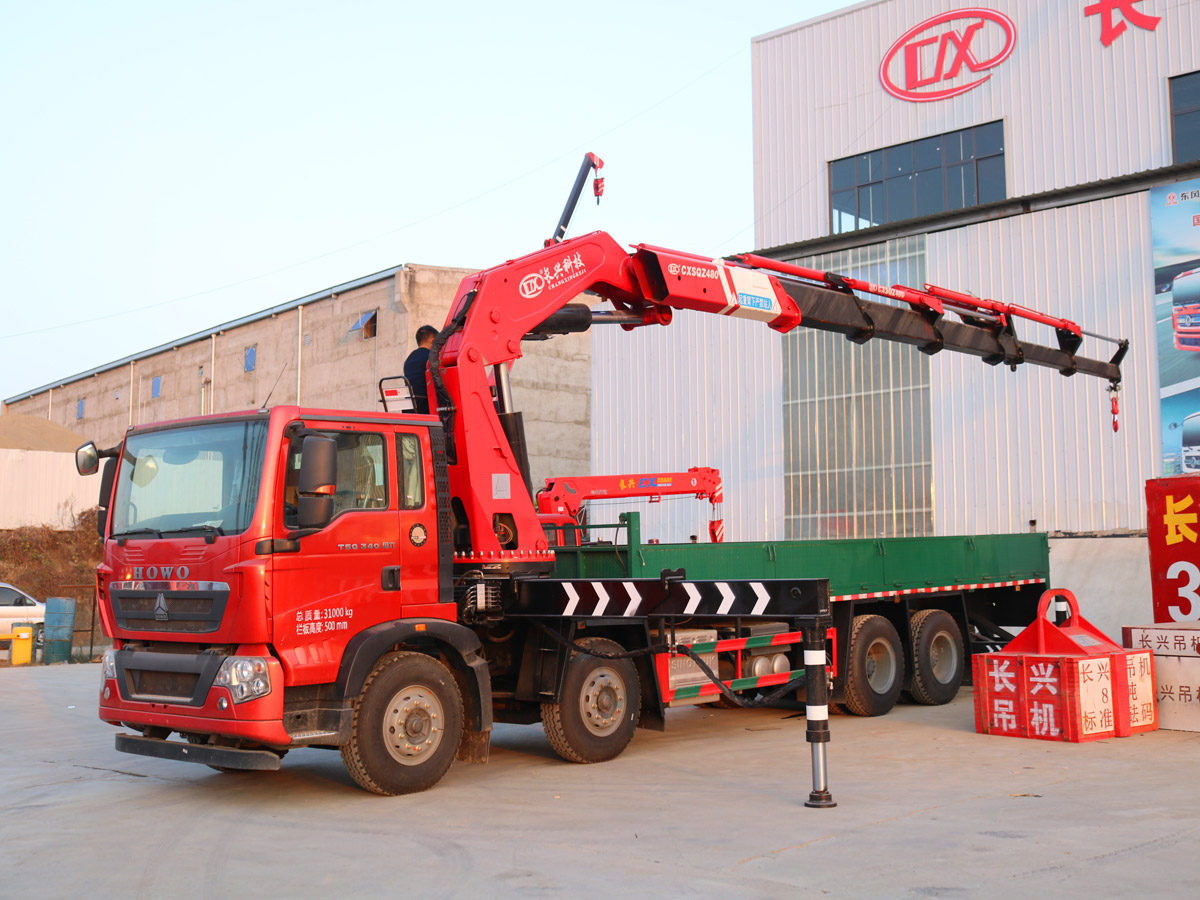 重汽豪沃前四后八上裝長興25噸折臂式吊機 重汽豪沃前四后八上裝長興25噸折臂式吊機