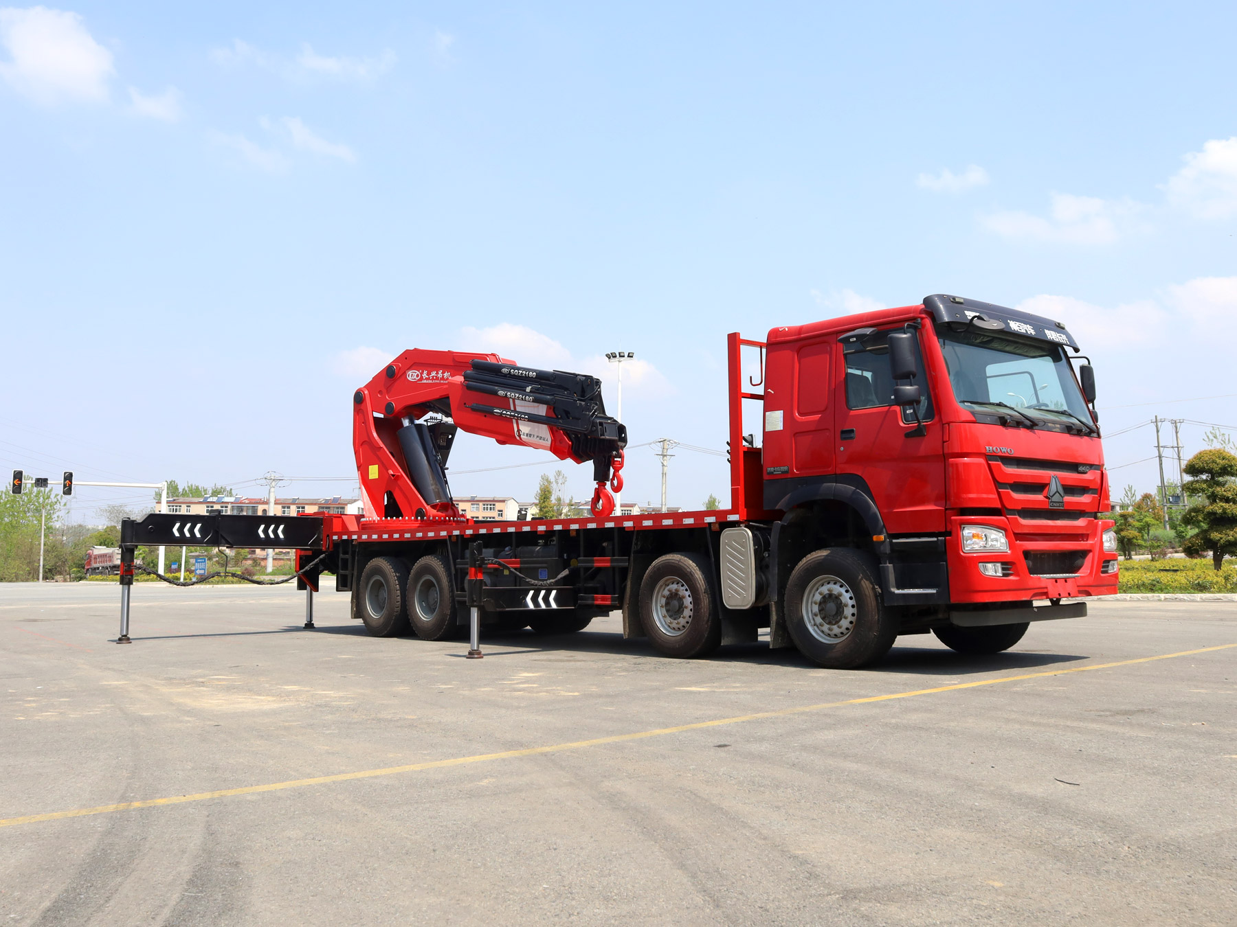 重汽豪沃前四后八上裝長興110噸折臂式吊機 重汽豪沃前四后八上裝長興110噸折臂式吊機