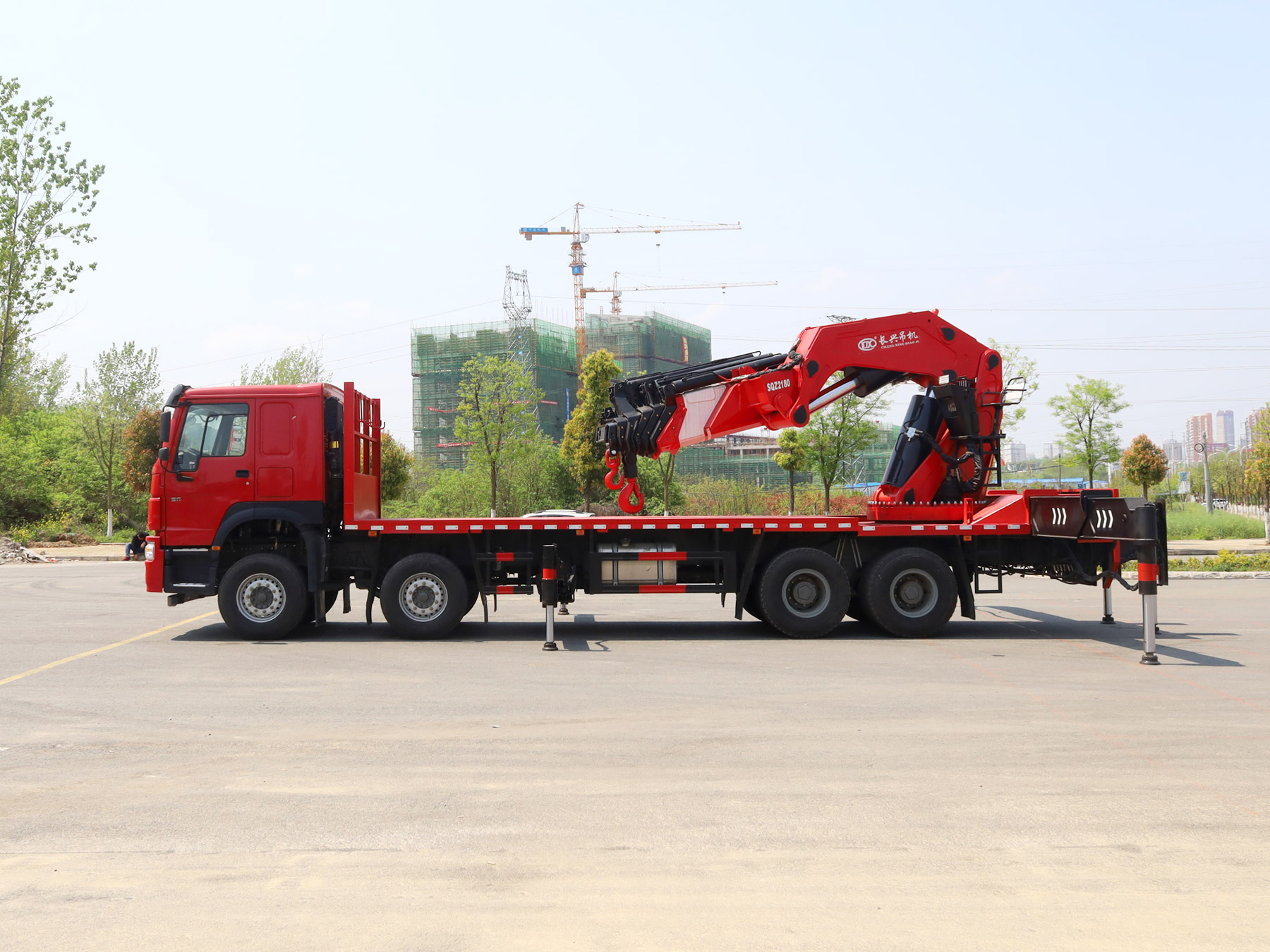 重汽豪沃前四后八上裝長興110噸折臂式吊機 重汽豪沃前四后八上裝長興110噸折臂式吊機