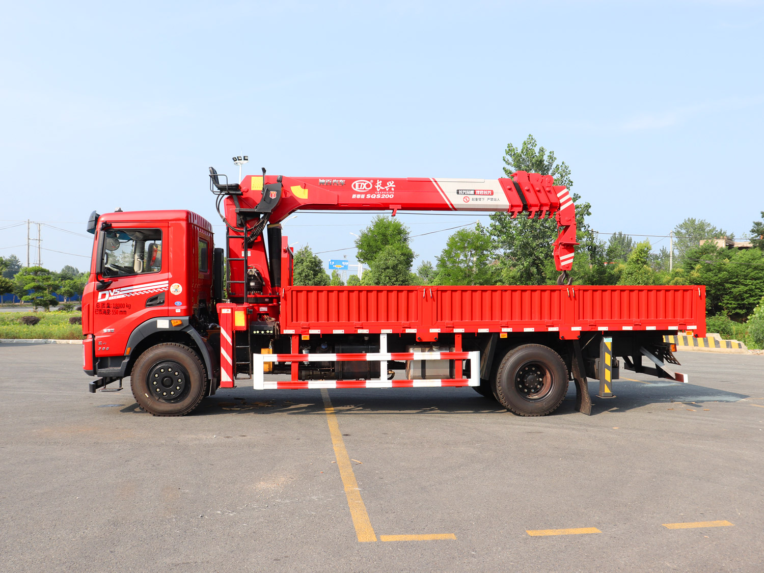 東風華神DV5單排上裝長興8噸直臂式吊機 東風華神DV5單排上裝長興8噸直臂式吊機