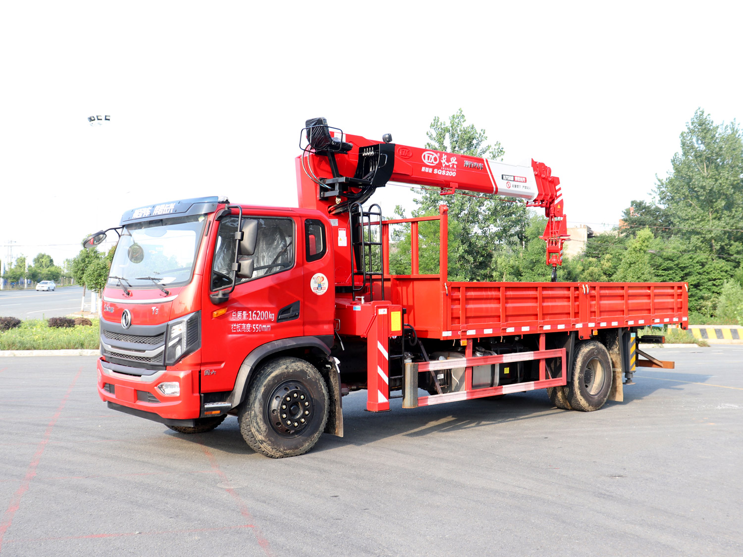 東風華神T3排半上裝長興8噸直臂式吊機 東風華神T3排半上裝長興8噸直臂式吊機