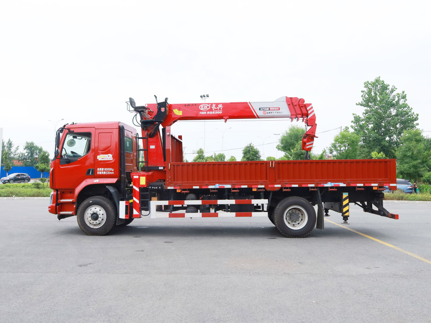 東風(fēng)柳汽乘龍M3排半上裝長興8噸直臂式吊機(jī) 東風(fēng)柳汽乘龍M3排半上裝長興8噸直臂式吊機(jī)