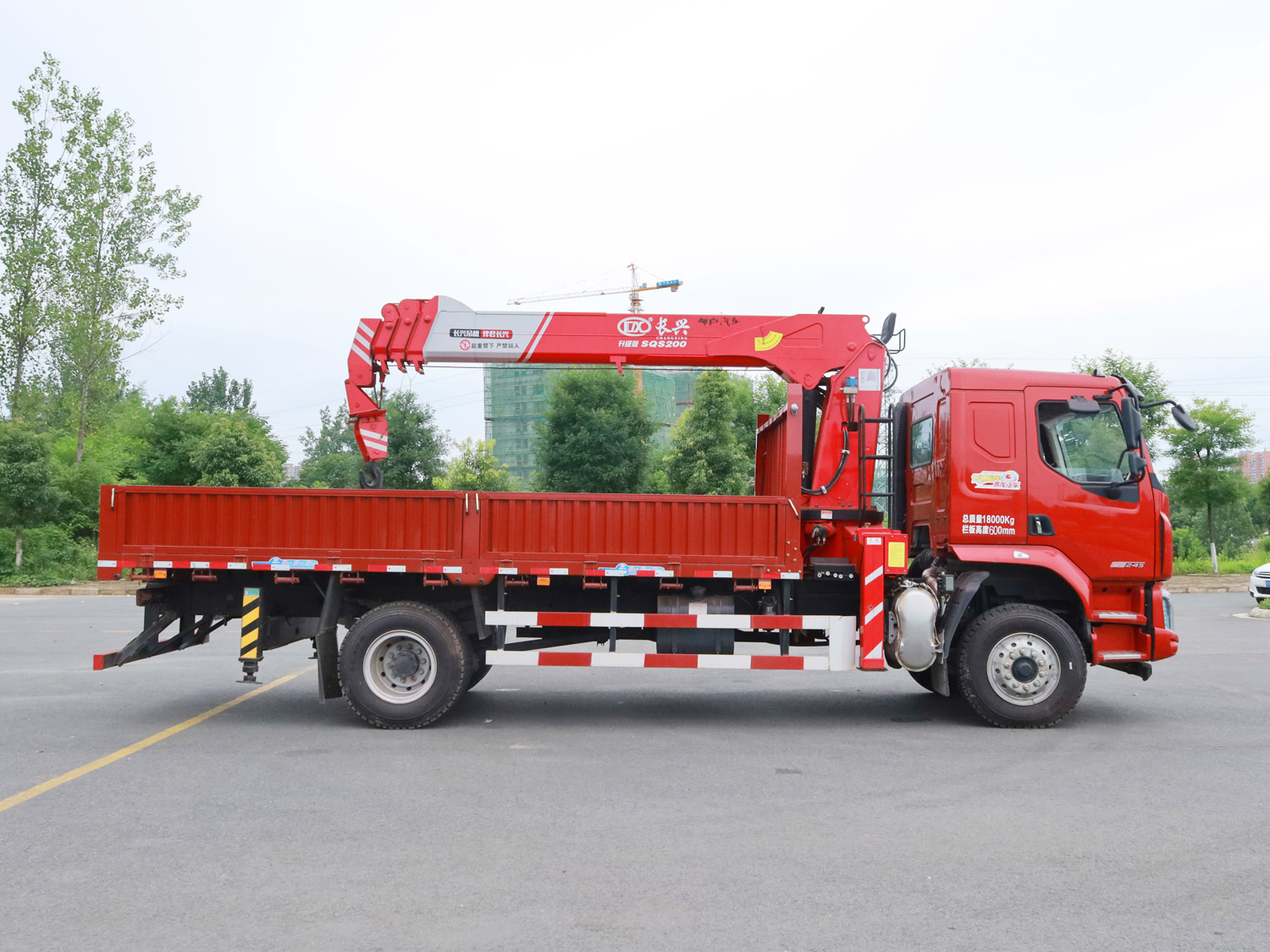 東風(fēng)柳汽乘龍M3排半上裝長興8噸直臂式吊機(jī) 東風(fēng)柳汽乘龍M3排半上裝長興8噸直臂式吊機(jī)