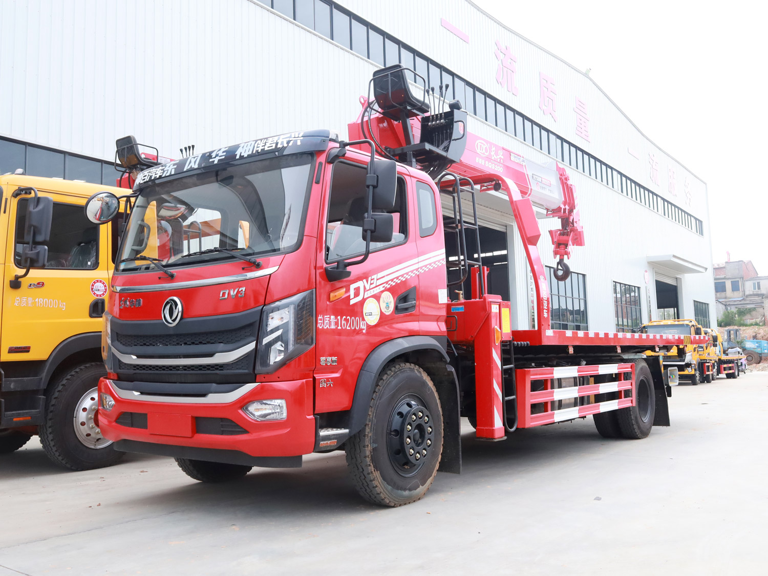 東風華神DV3排半上裝長興8噸直臂式吊機(清障帶吊) 東風華神DV3排半上裝長興8噸直臂式吊機(清障帶吊)