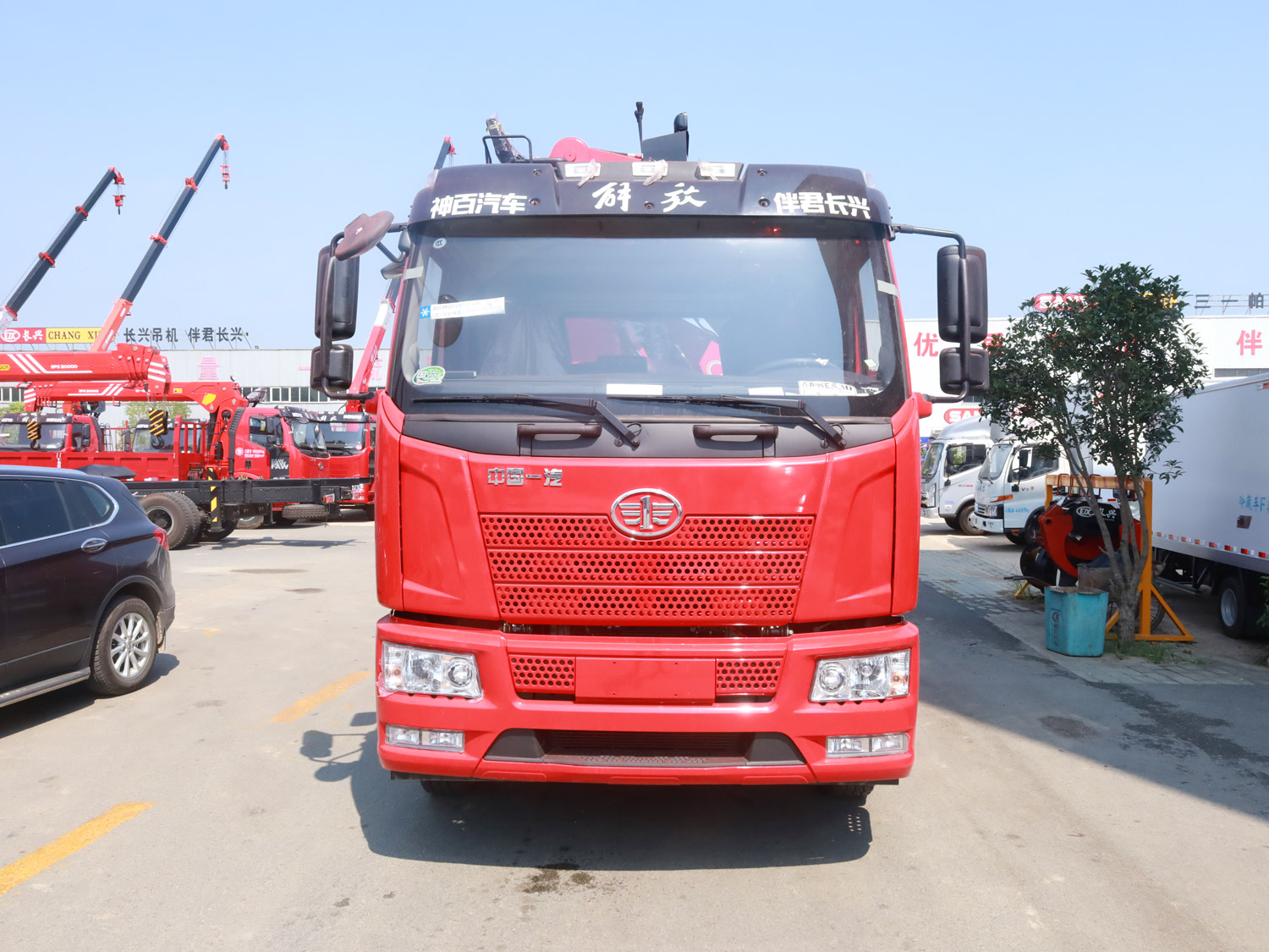 解放J6L單排上裝長興12噸折臂式吊機 解放J6L單排上裝長興12噸折臂式吊機