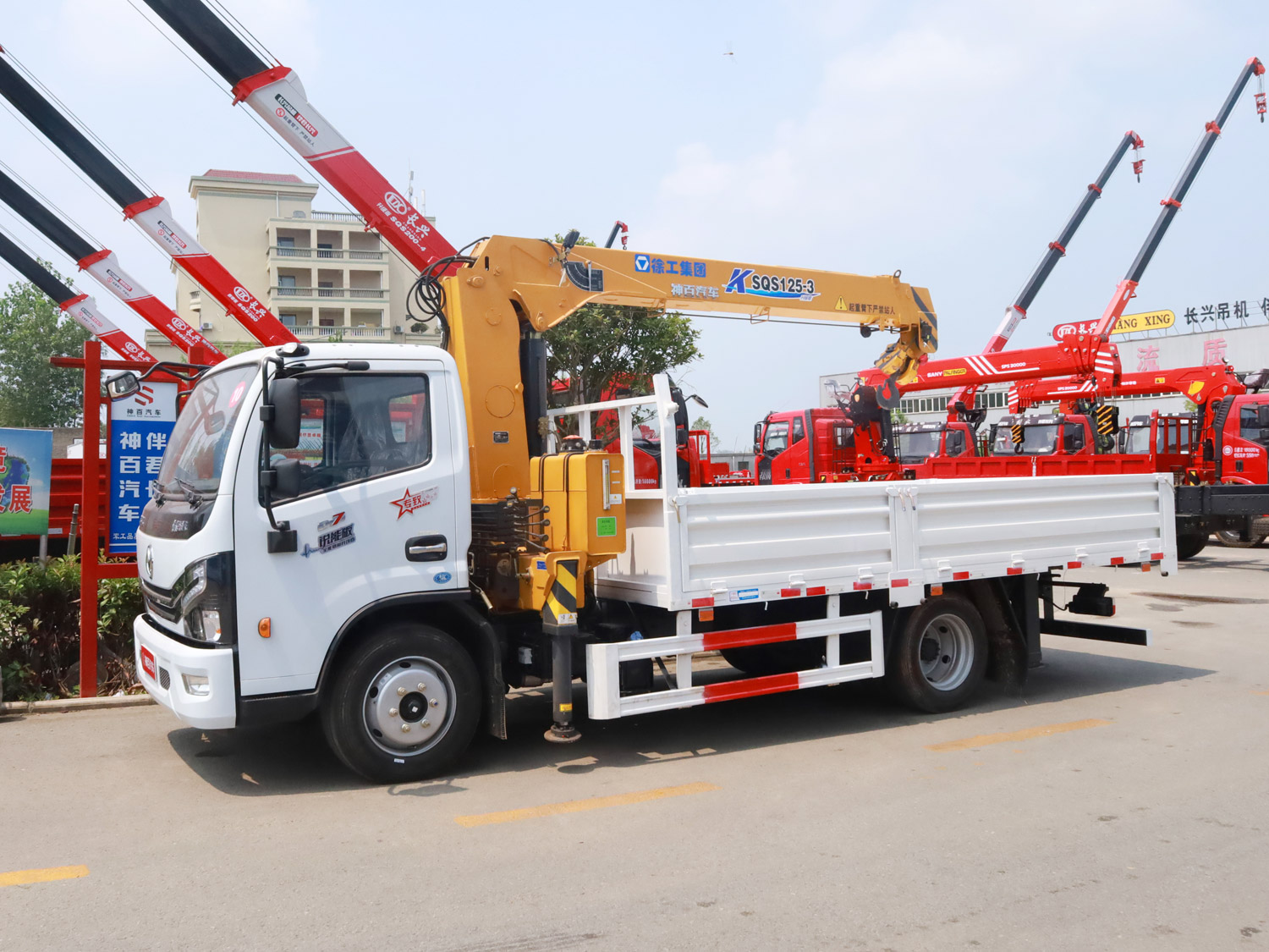 東風(fēng)多利卡D7單排上裝徐工5噸直臂式吊機(jī) 東風(fēng)多利卡D7單排上裝徐工5噸直臂式吊機(jī)