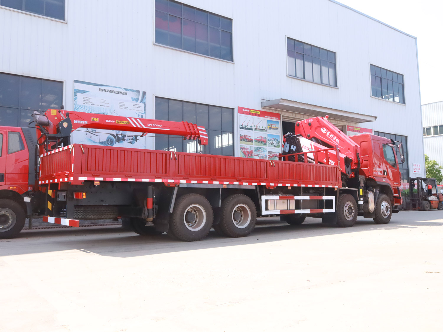 東風(fēng)柳汽乘龍H5前四后八上裝長(zhǎng)興40噸折臂式吊機(jī) 東風(fēng)柳汽乘龍H5前四后八上裝長(zhǎng)興40噸折臂式吊機(jī)