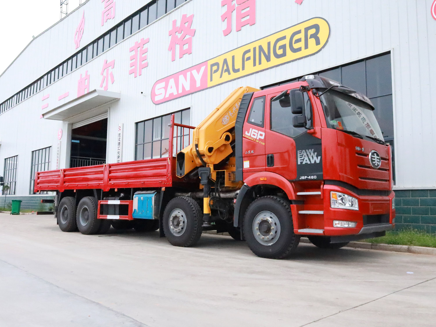 解放J6P前四后八上裝長興30噸折臂式吊機 解放J6P前四后八上裝長興30噸折臂式吊機