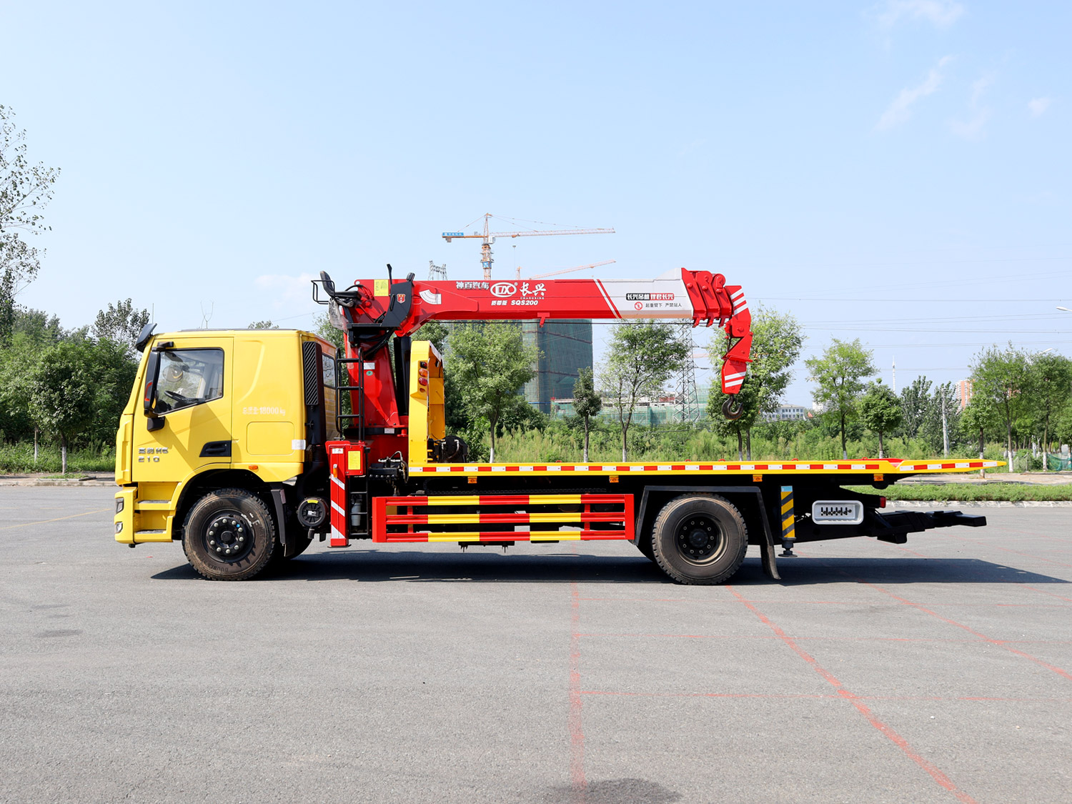 上汽紅巖杰豹H6上裝長興8噸直臂式吊機(jī)(清障帶吊) 上汽紅巖杰豹H6上裝長興8噸直臂式吊機(jī)(清障帶吊)