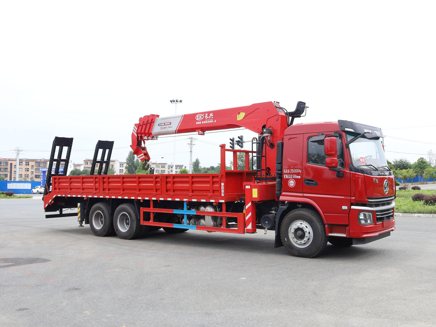 陜汽軒德翼6后雙橋上裝長興12噸直臂式吊機(帶爬梯) 陜汽軒德翼6后雙橋上裝長興12噸直臂式吊機(帶爬梯)