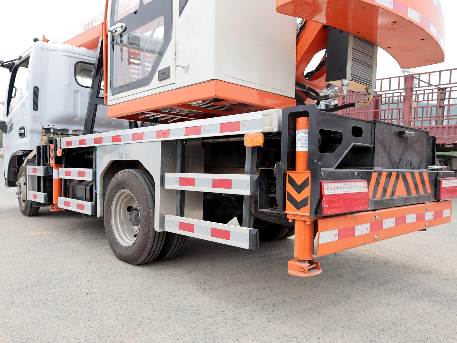 東風多利卡D5單排5噸藍牌汽車吊 東風多利卡D5單排5噸藍牌汽車吊