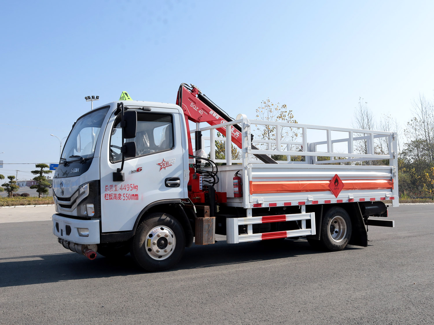 東風(fēng)多利卡D6單排上裝長興1.8噸折臂吊機(氣瓶運輸) 東風(fēng)多利卡D6單排上裝長興1.8噸折臂吊機(氣瓶運輸)