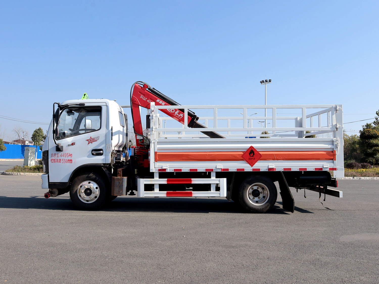 東風(fēng)多利卡D6單排上裝長興1.8噸折臂吊機(氣瓶運輸) 東風(fēng)多利卡D6單排上裝長興1.8噸折臂吊機(氣瓶運輸)