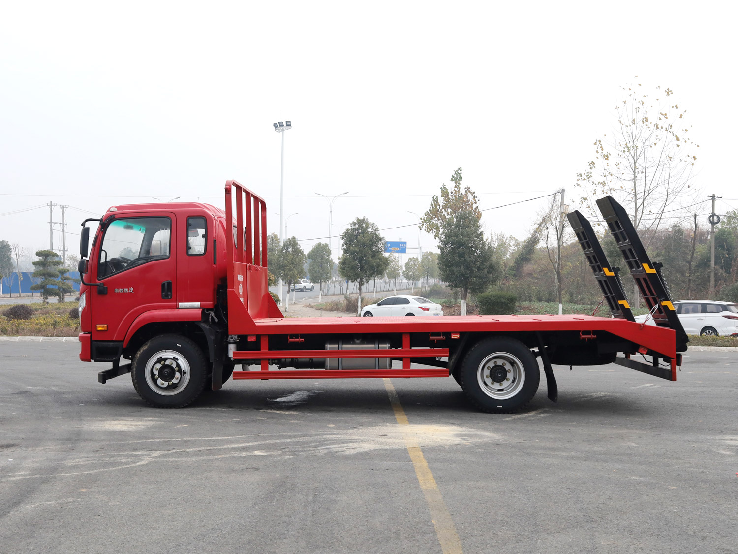 南駿瑞捷排半平板運輸車 南駿瑞捷排半平板運輸車