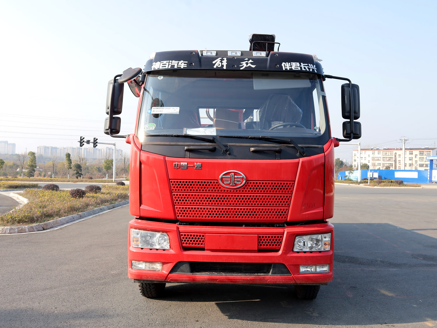 解放J6L單排上裝發財8噸直臂式吊機 解放J6L單排上裝發財8噸直臂式吊機