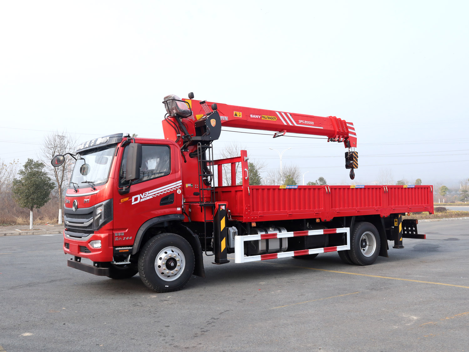 東風(fēng)華神DV3單排上裝三一8噸直臂式吊機(jī)