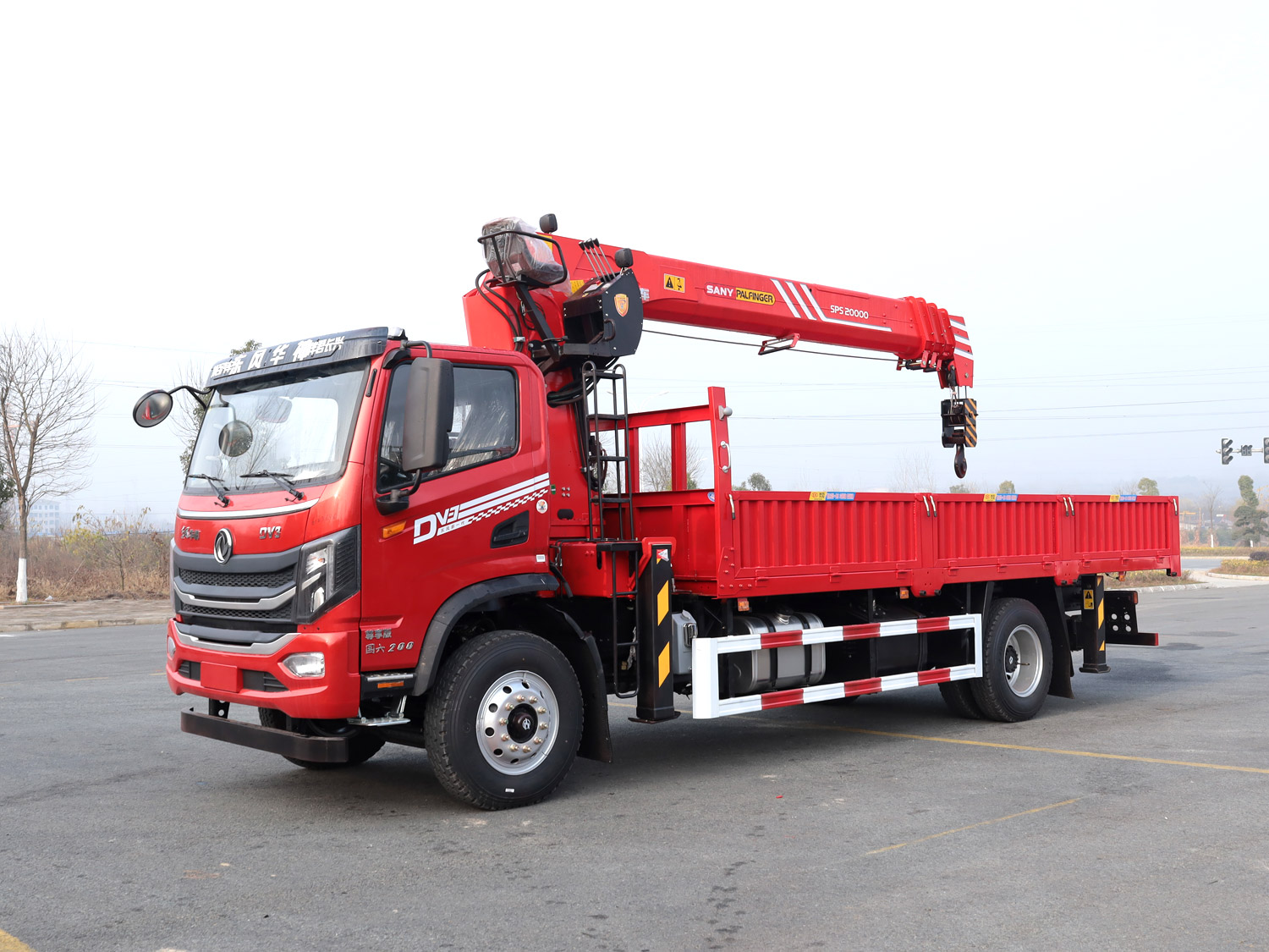 東風(fēng)華神DV3單排上裝三一8噸直臂式吊機(jī)