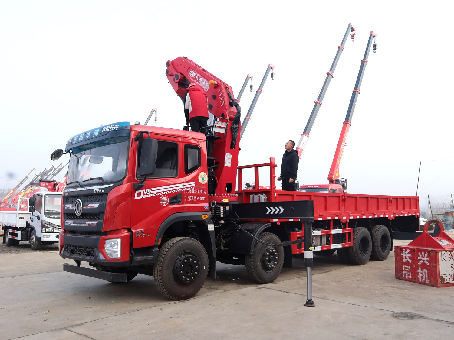 東風華神DV5前四后八上裝長興16噸折臂式吊機 東風華神DV5前四后八上裝長興16噸折臂式吊機