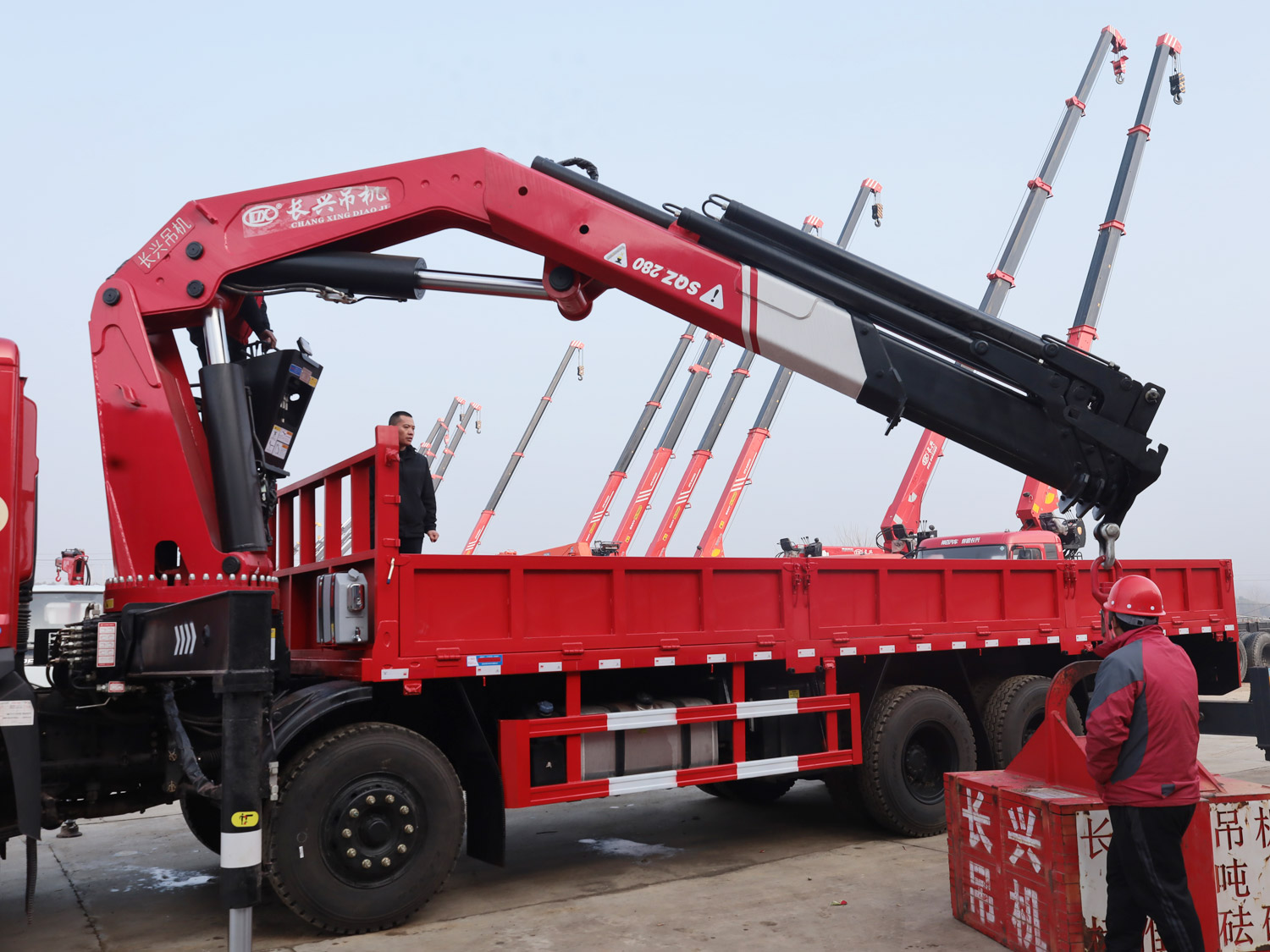 東風華神DV5前四后八上裝長興16噸折臂式吊機 東風華神DV5前四后八上裝長興16噸折臂式吊機