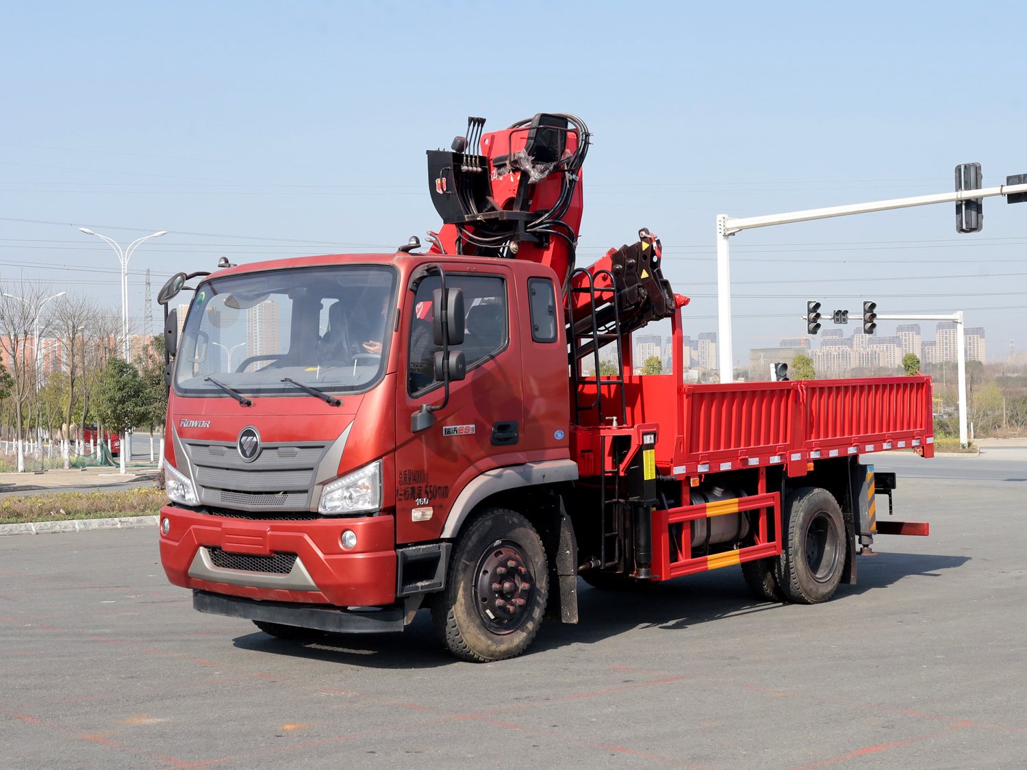 福田瑞沃排半上裝長興6.3米折臂式吊機 福田瑞沃排半上裝長興6.3米折臂式吊機